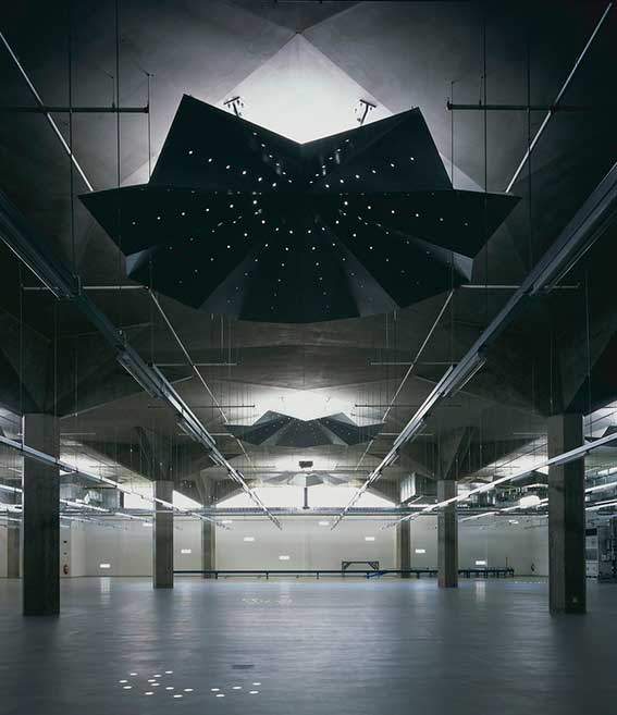 CONSTRUCCIONES INDUSTRIALES SINGULARES: LA FÁBRICA EN LA TIERRA